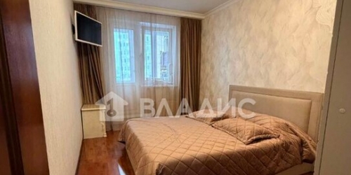 3-комн квартира Изюмская улица,  д. 28