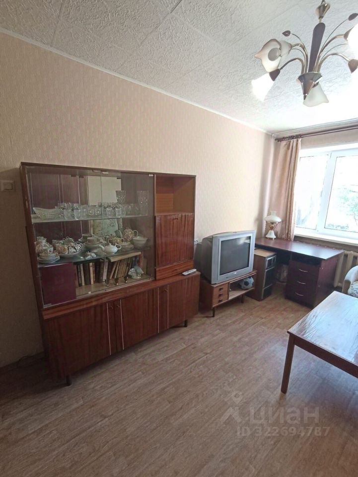 Продажа 1-комн квартиры на вторичном рынке пос. Металлострой, Железнодорожная улица, 21