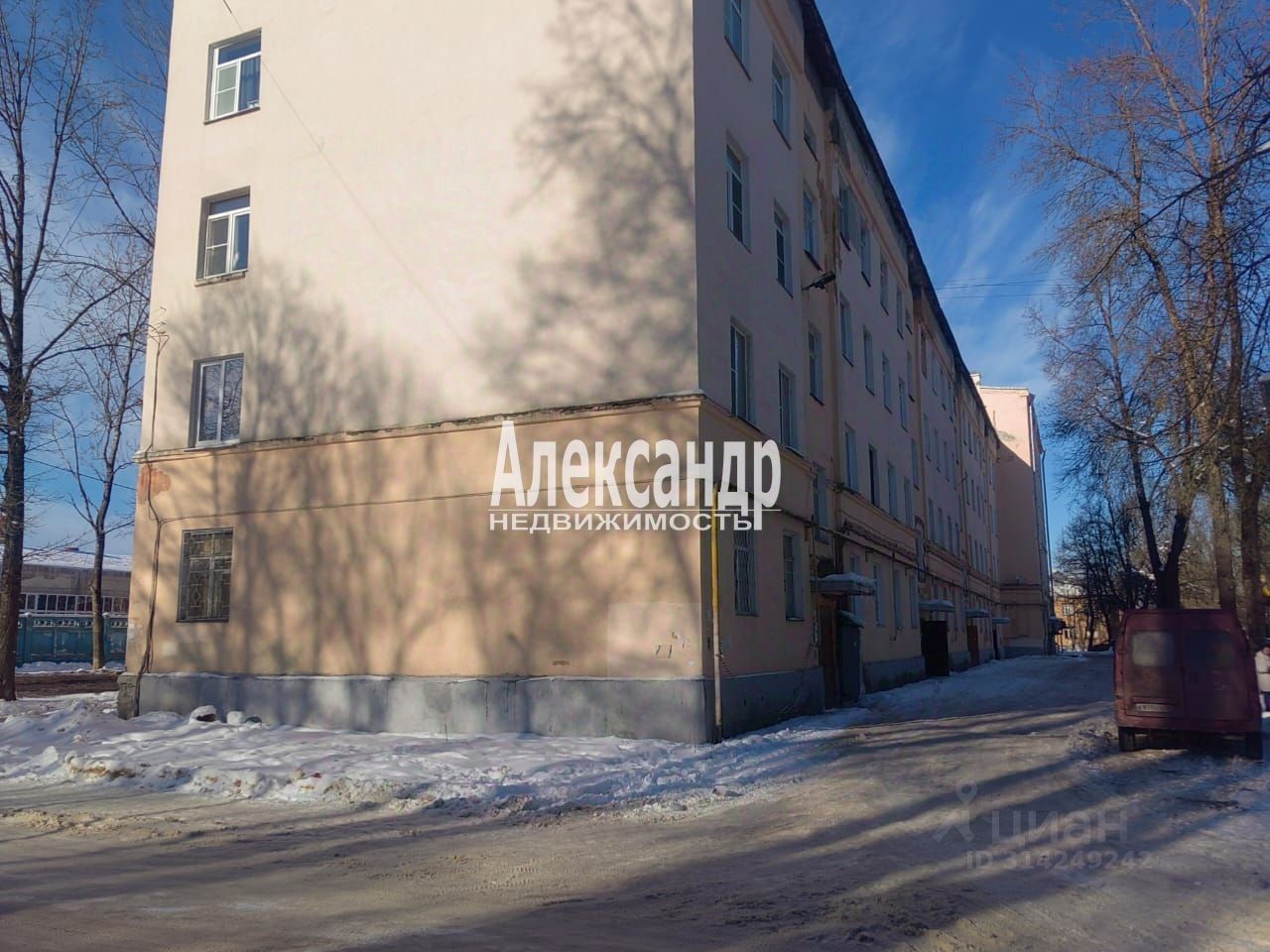 Продажа 3-комн квартиры на вторичном рынке Волхов, улица Пирогова, 1