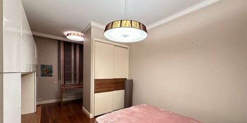 3-комн квартира улица Хромова,  д. 38