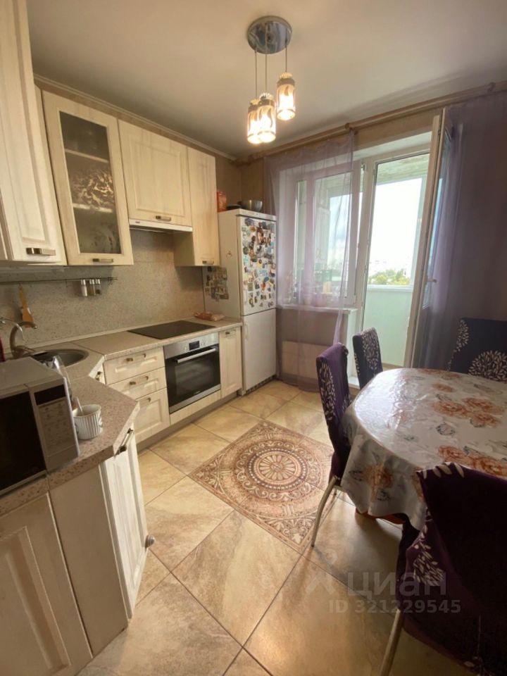 Продажа 3-комн квартиры на вторичном рынке улица Полбина, 52