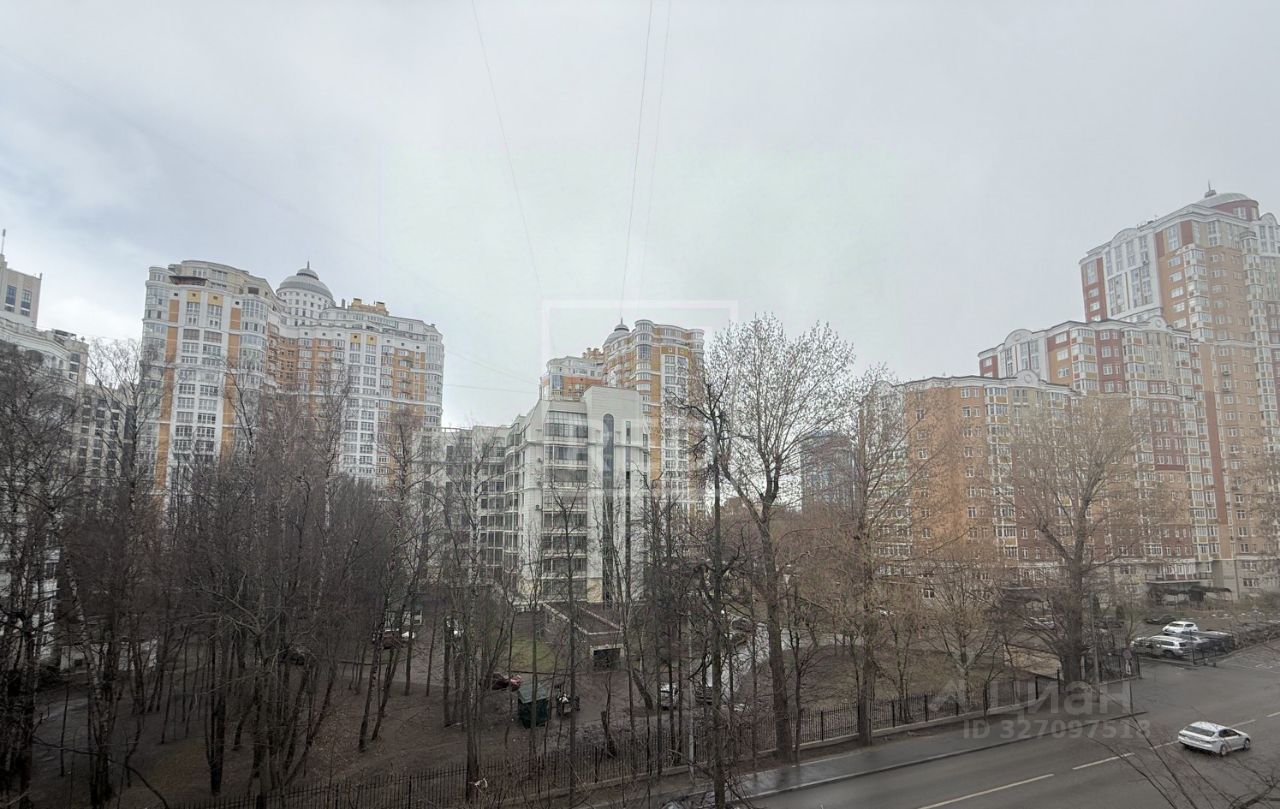 Продажа 3-комн квартиры на вторичном рынке Староволынская улица, 15к2