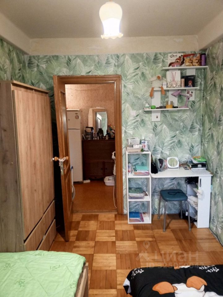 Продажа 3-комн квартиры на вторичном рынке Колпино, Раумская улица, 11