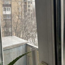 Продажа 2-комн квартиры на вторичном рынке улица Чугунные Ворота,  д. 15