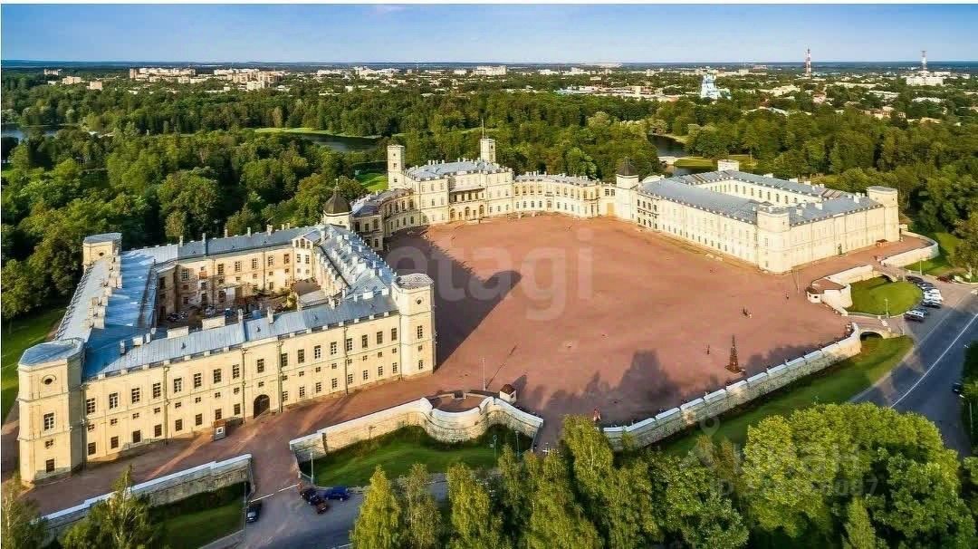 Продажа 2-комн квартиры на вторичном рынке Гатчина, улица Хохлова, 21