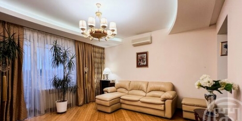 4-комн квартира Композиторов ул,  д. 4
