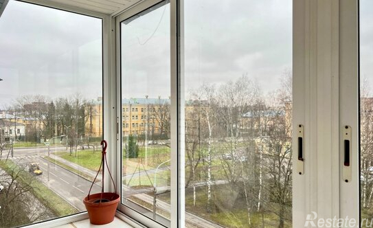 Продажа 1-комн квартиры на вторичном рынке Петергоф г, Братьев Горкушенко ул,  д. 1