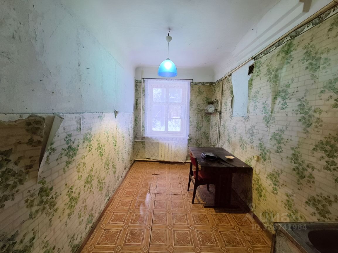 Продажа 3-комн квартиры на вторичном рынке пос. Большие Лучки, Сланцы, улица Свердлова, 4