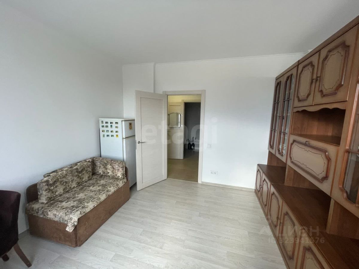 Продажа 3-комн квартиры на вторичном рынке улица Черное Озеро, 4