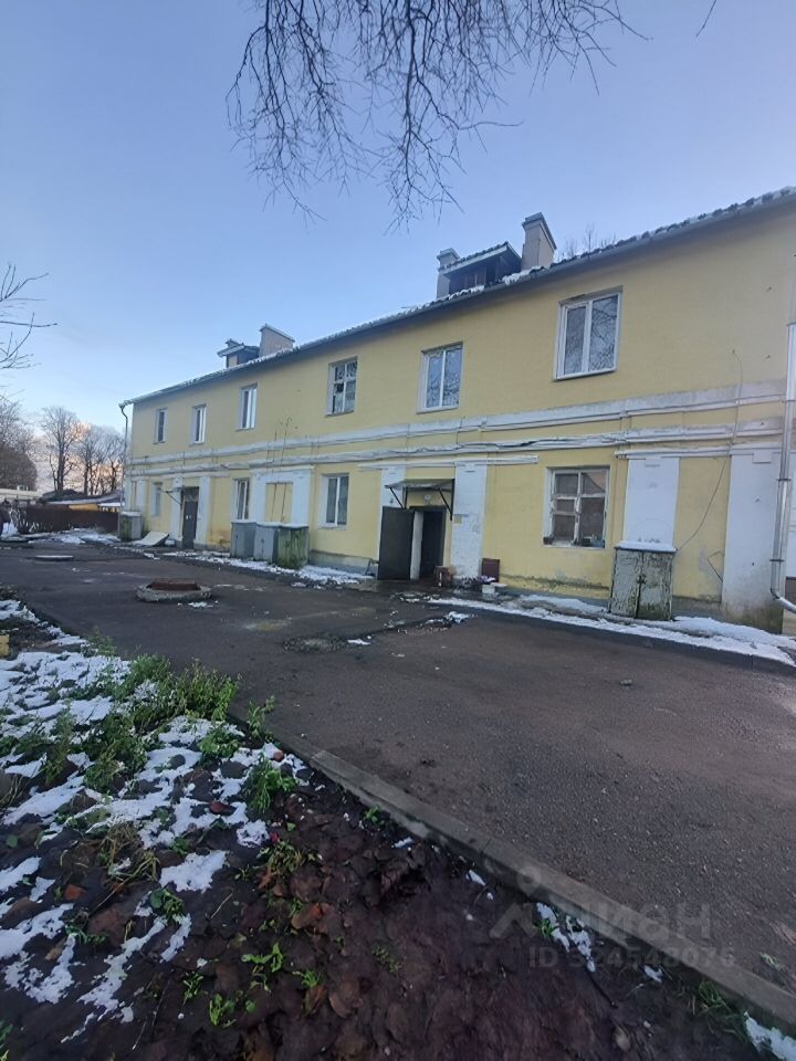 Продажа 1-комн квартиры на вторичном рынке пос. Дзержинского, Центральная улица, 3