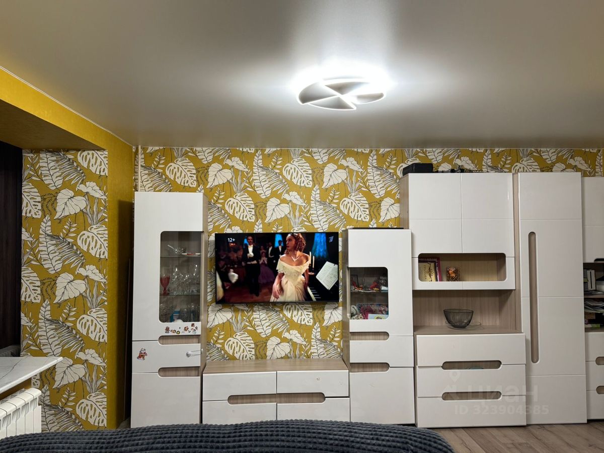 Продажа 3-комн квартиры на вторичном рынке Колпино, улица Металлургов, 4