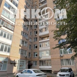 Продажа 4-комн квартиры на вторичном рынке Пироговская Б. ул,  д. 5
