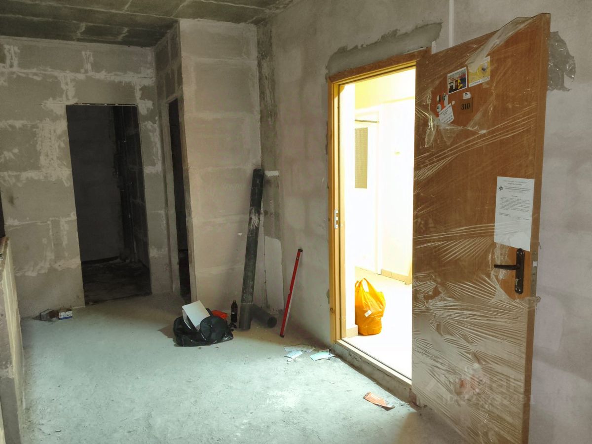 Продажа 2-комн квартиры на вторичном рынке Кучино мкр, Балашиха, улица Соловьева,  д. 1