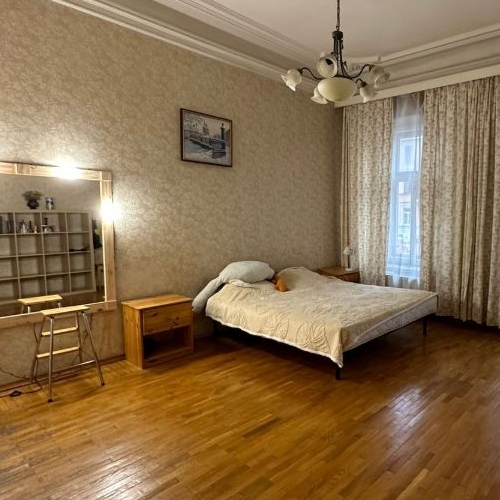 3-комн квартира улица Декабристов, 52