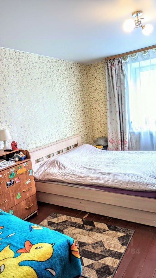 Продажа 3-комн квартиры на вторичном рынке Луга, улица Победы, 3