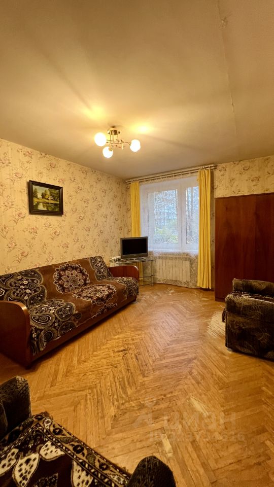 Продажа 2-комн квартиры на вторичном рынке проспект Художников, 39К1