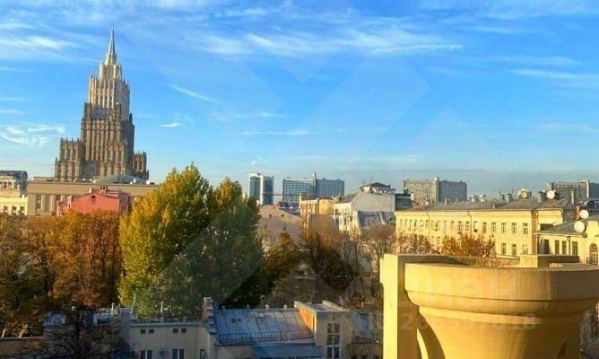 Продажа 5-комн квартиры на вторичном рынке Большой Левшинский переулок, 11