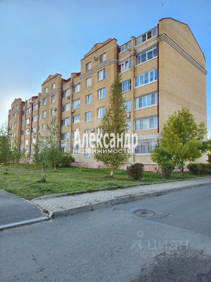 Продажа 2-комн квартиры на вторичном рынке Кириши, Восточная улица, 8