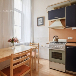 Продажа 1-комн квартиры на вторичном рынке Кирочная улица,  д. 27