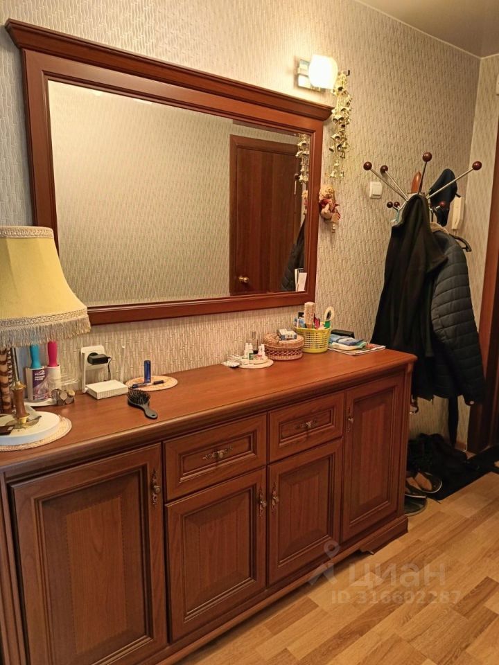 Продажа 2-комн квартиры на вторичном рынке пос. Стрельна, Кропоткинская улица, 6к1