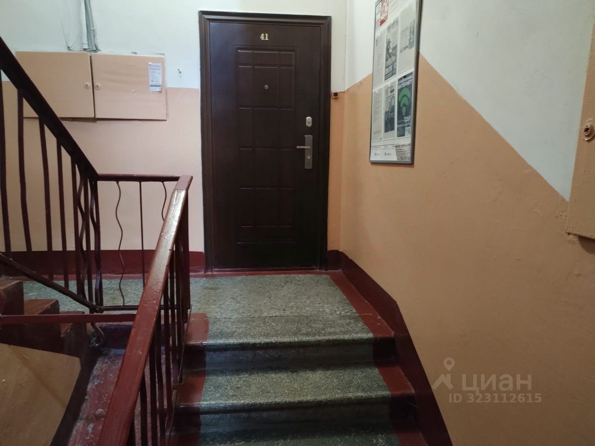 Продажа 2-комн квартиры на вторичном рынке улица Коммуны, 51к1