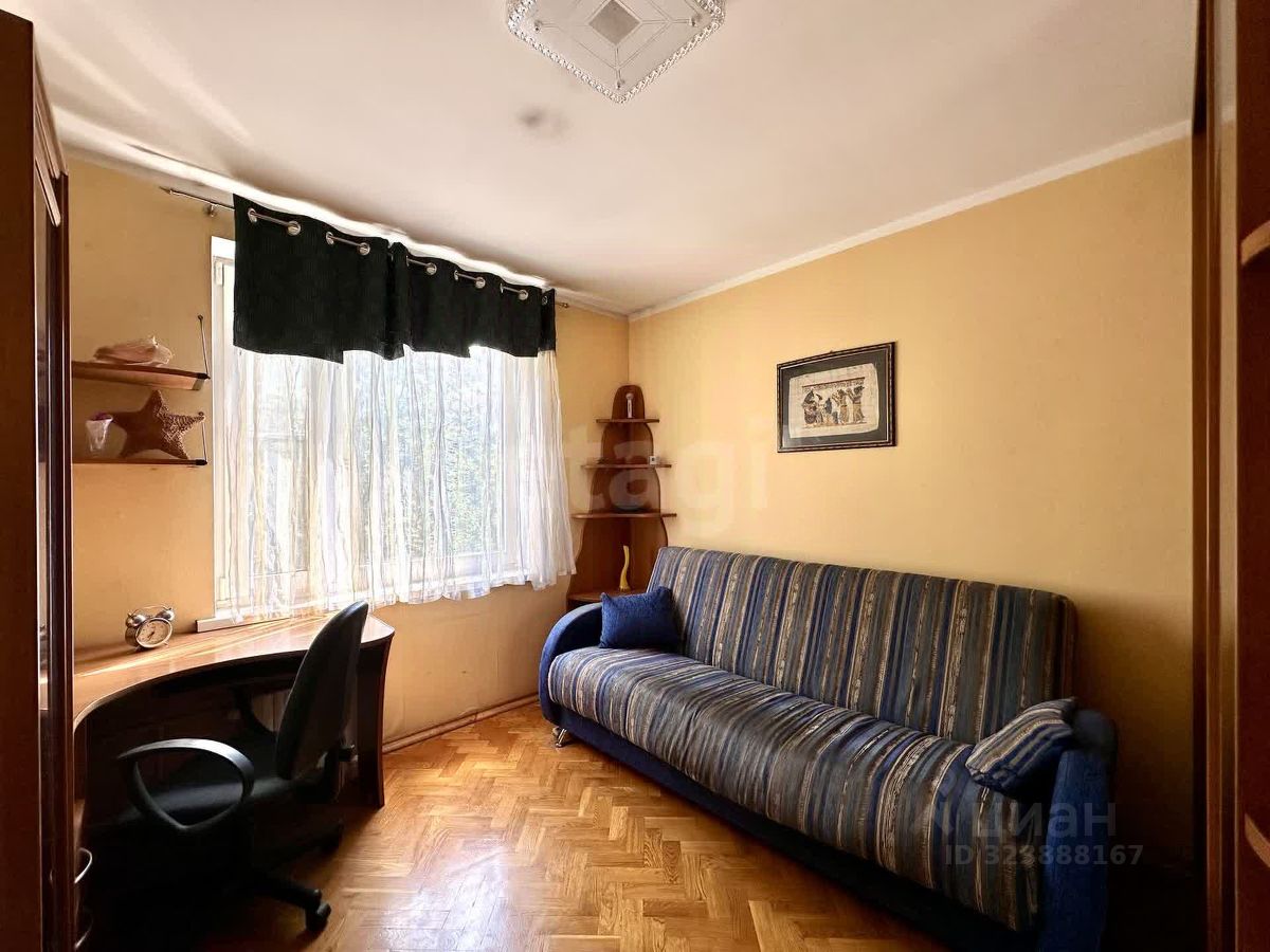 Продажа 2-комн квартиры на вторичном рынке улица Красных Зорь, 37