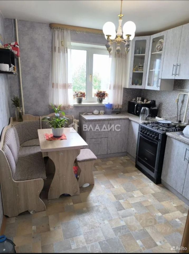 Продажа 3-комн квартиры на вторичном рынке Луховицы, улица Жуковского, 33