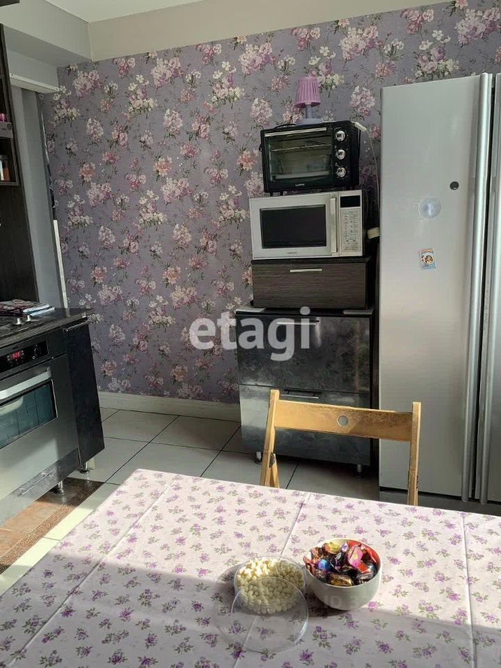 Продажа 3-комн квартиры на вторичном рынке улица Карташихина, 19