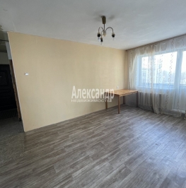 Продажа 3-комн квартиры на вторичном рынке Красное Село г., Нарвская ул. ,  д. 12