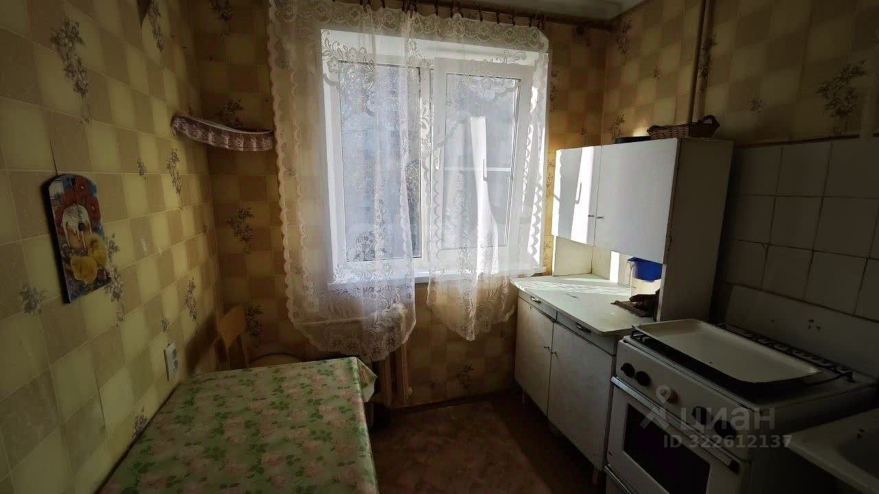 Продажа 3-комн квартиры на вторичном рынке Кириши, улица Строителей, 24