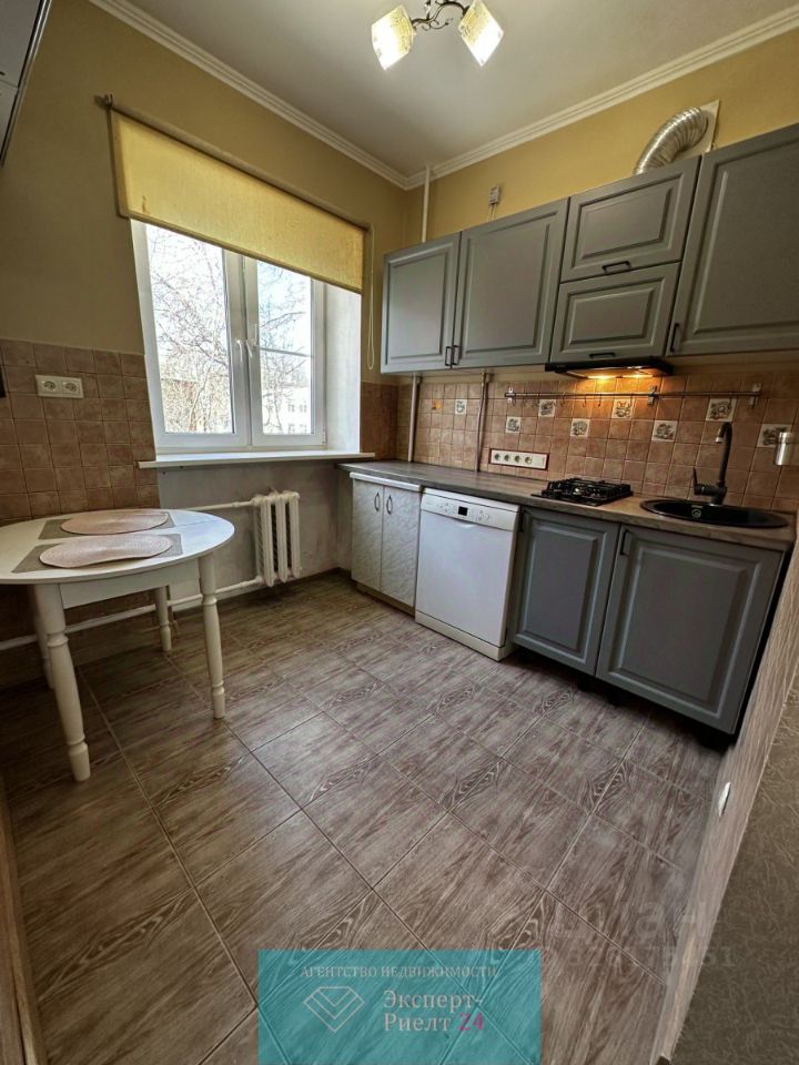 Продажа 2-комн квартиры на вторичном рынке Лобня, улица 9 Квартал, 2