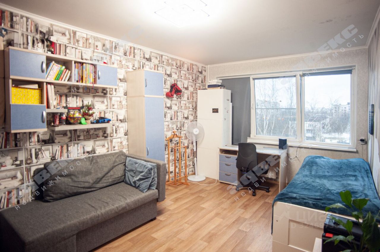 Продажа 2-комн квартиры на вторичном рынке улица Летчика Пилютова, 23