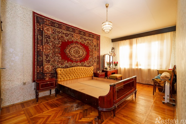 Продажа 3-комн квартиры на вторичном рынке Чекистов ул,  д. 38