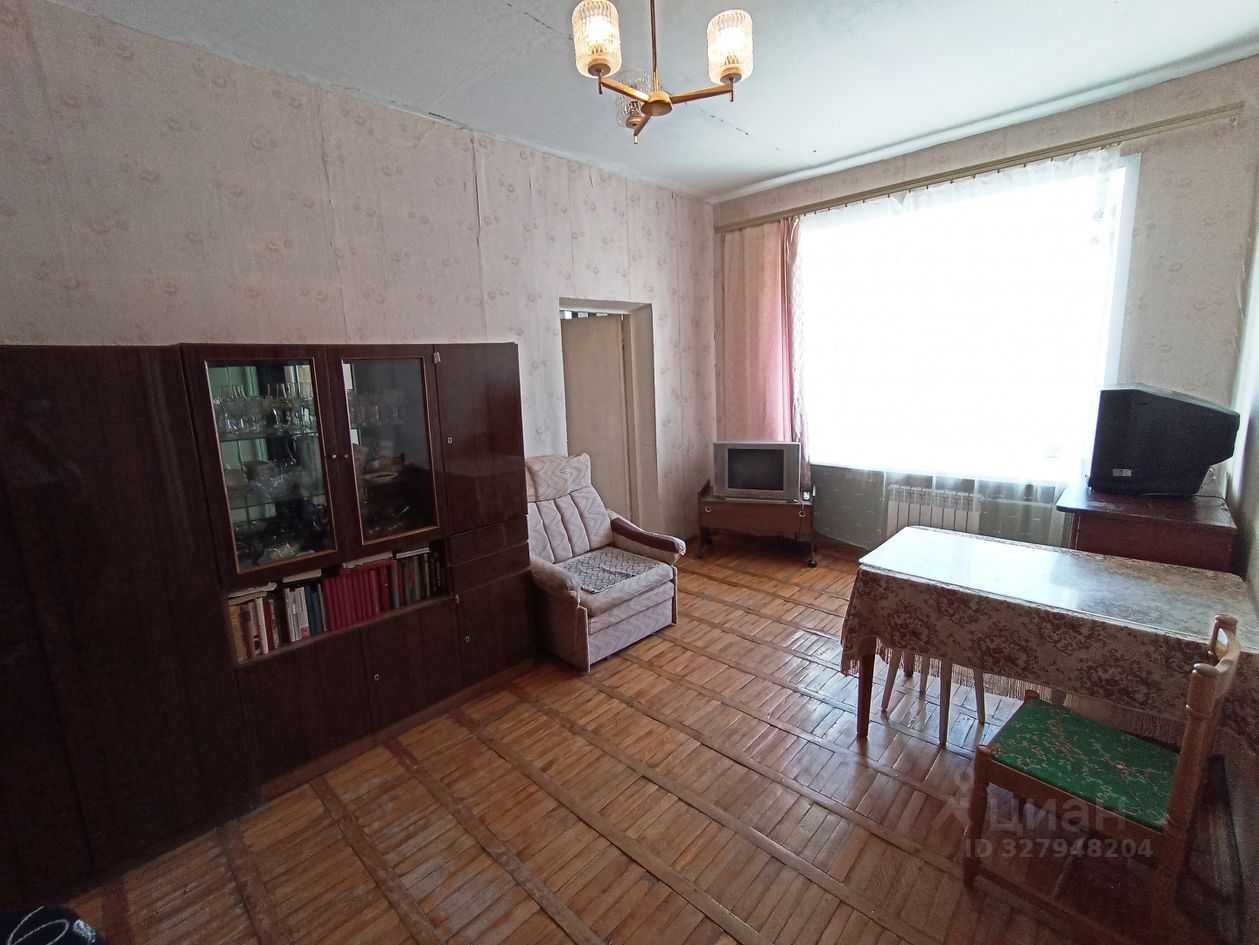 Продажа 2-комн квартиры на вторичном рынке Серпухов, улица Крюкова,  д. 1