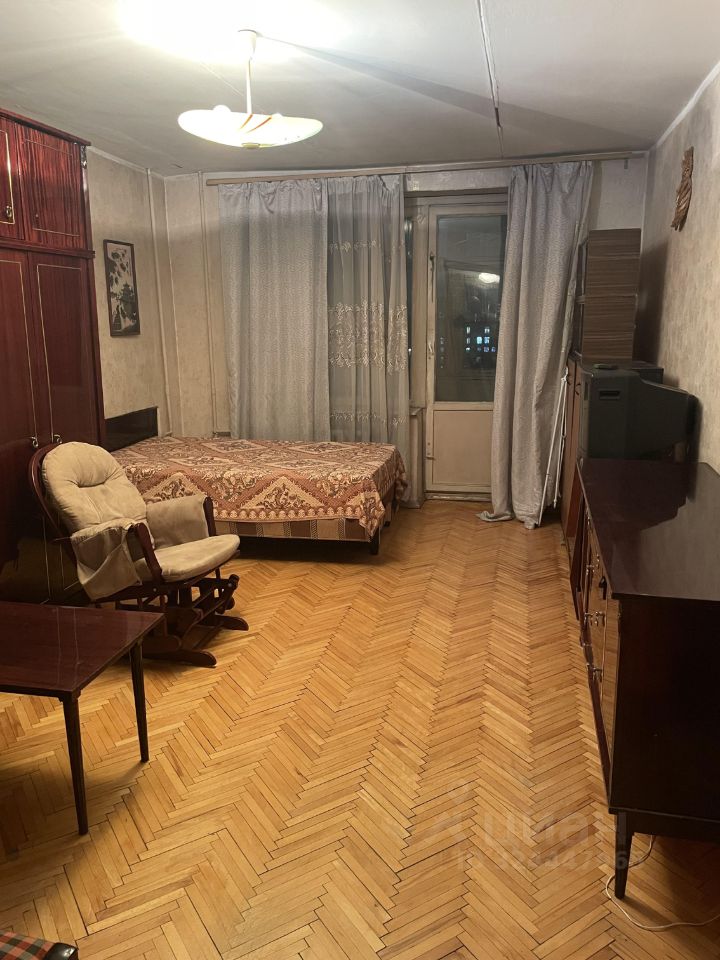 Продажа 3-комн квартиры на вторичном рынке улица Менжинского, 21