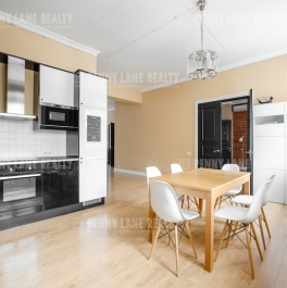 Аренда 4-комн квартиры на вторичном рынке Козловский М. пер, 8