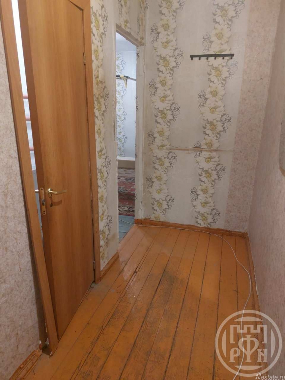 Продажа 2-комн квартиры на вторичном рынке Луга г., Кирова просп.,  д. 1