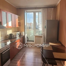 Продажа 2-комн квартиры на вторичном рынке Славы пр-кт,  д. 52,  к. 1