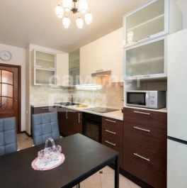 Продажа 3-комн квартиры на вторичном рынке Житомирская улица