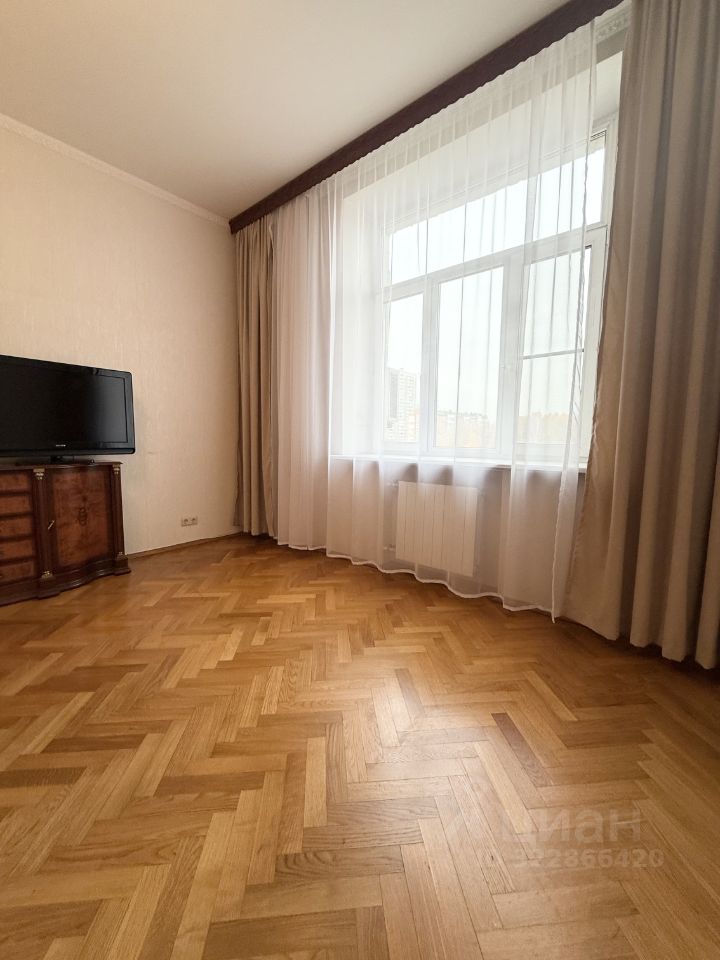 Продажа 3-комн квартиры на вторичном рынке улица Академика Королева, 3