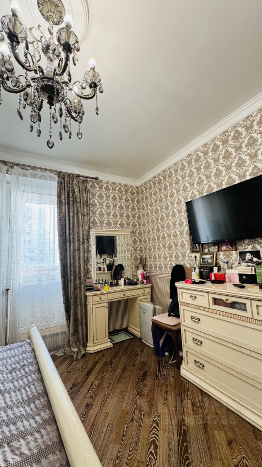 Продажа 3-комн квартиры на вторичном рынке Мытищи, улица Комарова, 2к2