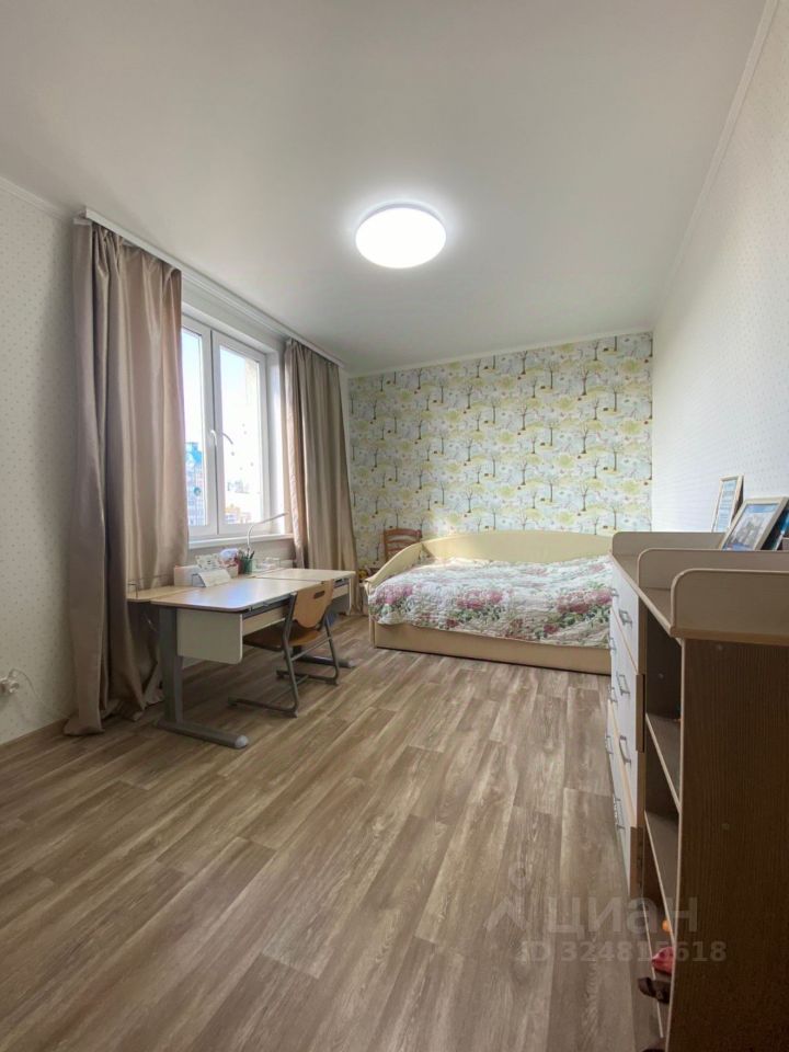 Продажа 3-комн квартиры на вторичном рынке Мурино, проспект Авиаторов Балтики, 19