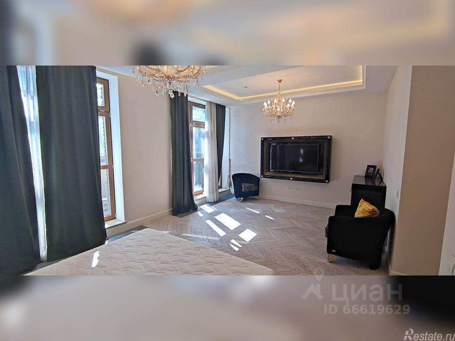 Продажа 6-комн квартиры на вторичном рынке Зачатьевский 1-й пер,  д. 10