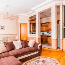 Аренда 4-комн квартиры на вторичном рынке Армянский переулок,  д. 7