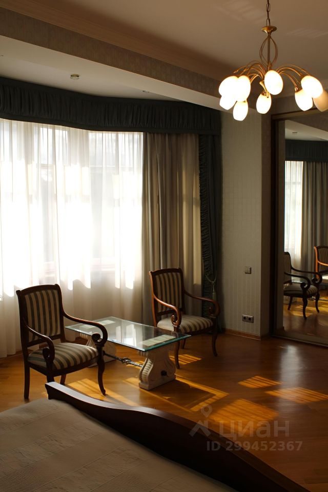 Продажа 4-комн квартиры на вторичном рынке переулок Большой Головин,  д. 2