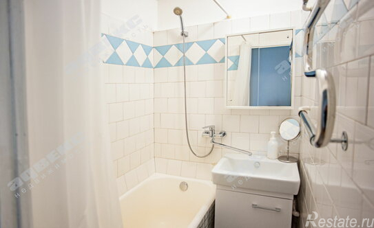 Продажа 2-комн квартиры на вторичном рынке ул Купчинская,  д. 20,  к. 3