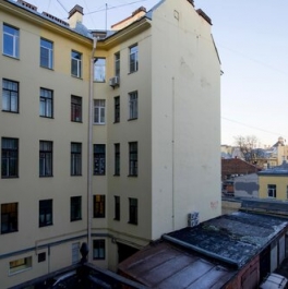 Продажа 2-комн квартиры на вторичном рынке Каменноостровский пр-кт,  д. 17