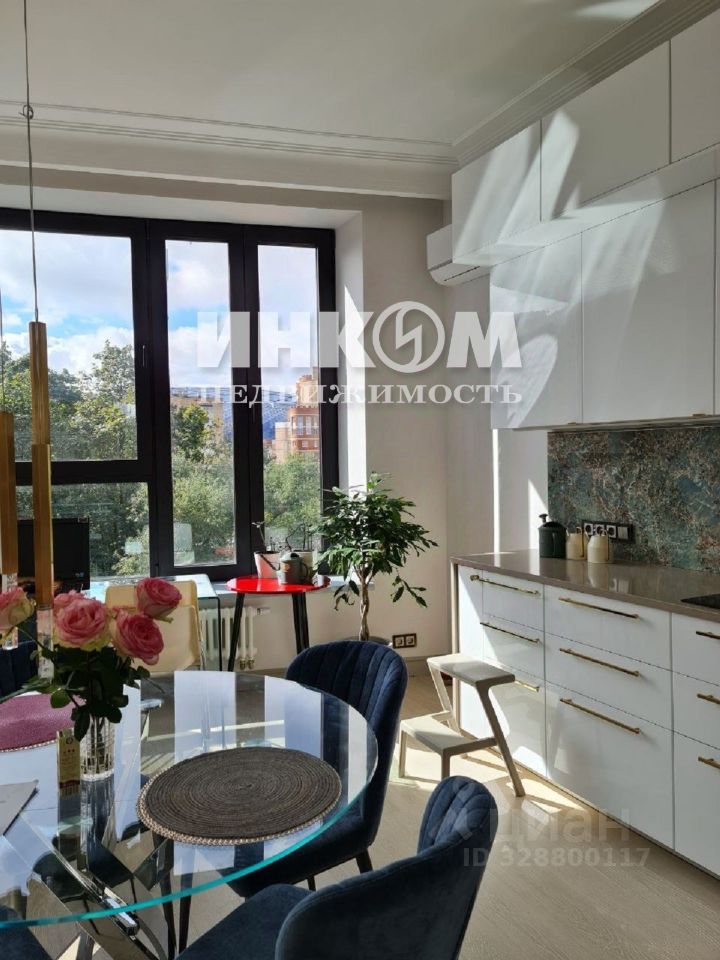 Продажа 3-комн квартиры на вторичном рынке улица Мишина, 14