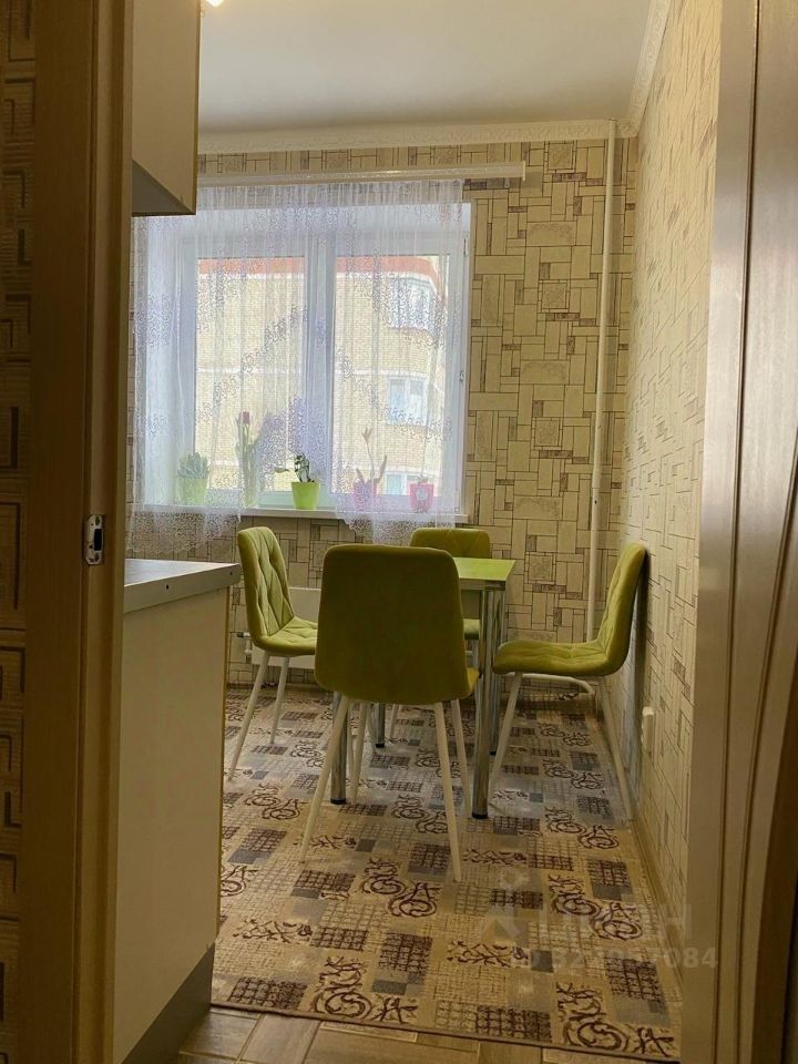 Продажа 1-комн квартиры на вторичном рынке Свердловский пгт, улица Строителей, 18