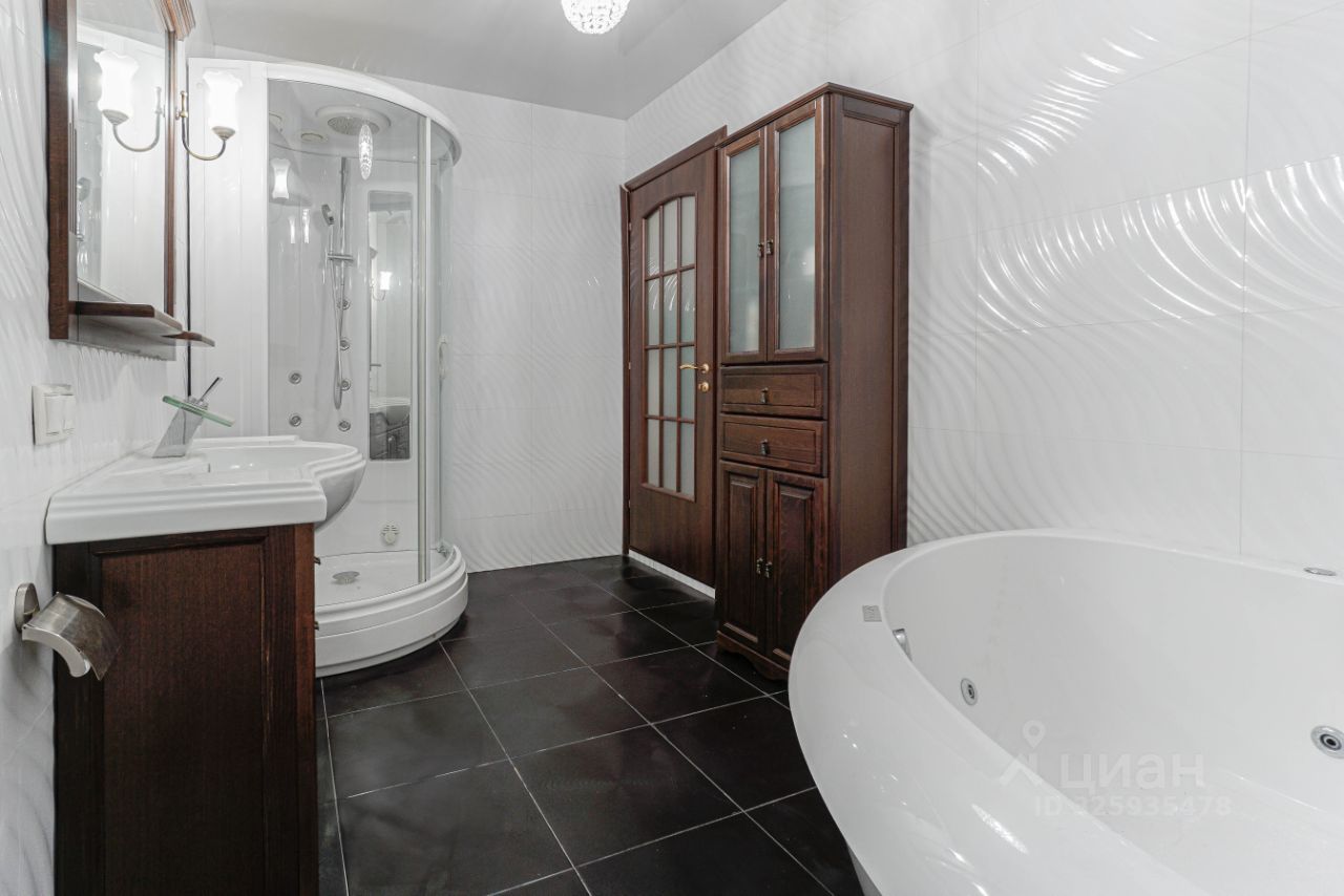 Продажа 4-комн квартиры на вторичном рынке Мичуринский проспект, 5